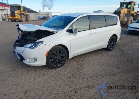 2019 Chrysler Pacifica Touring Plus z USA, uszkodzony, nr VIN 2C4RC1FG0KR583610